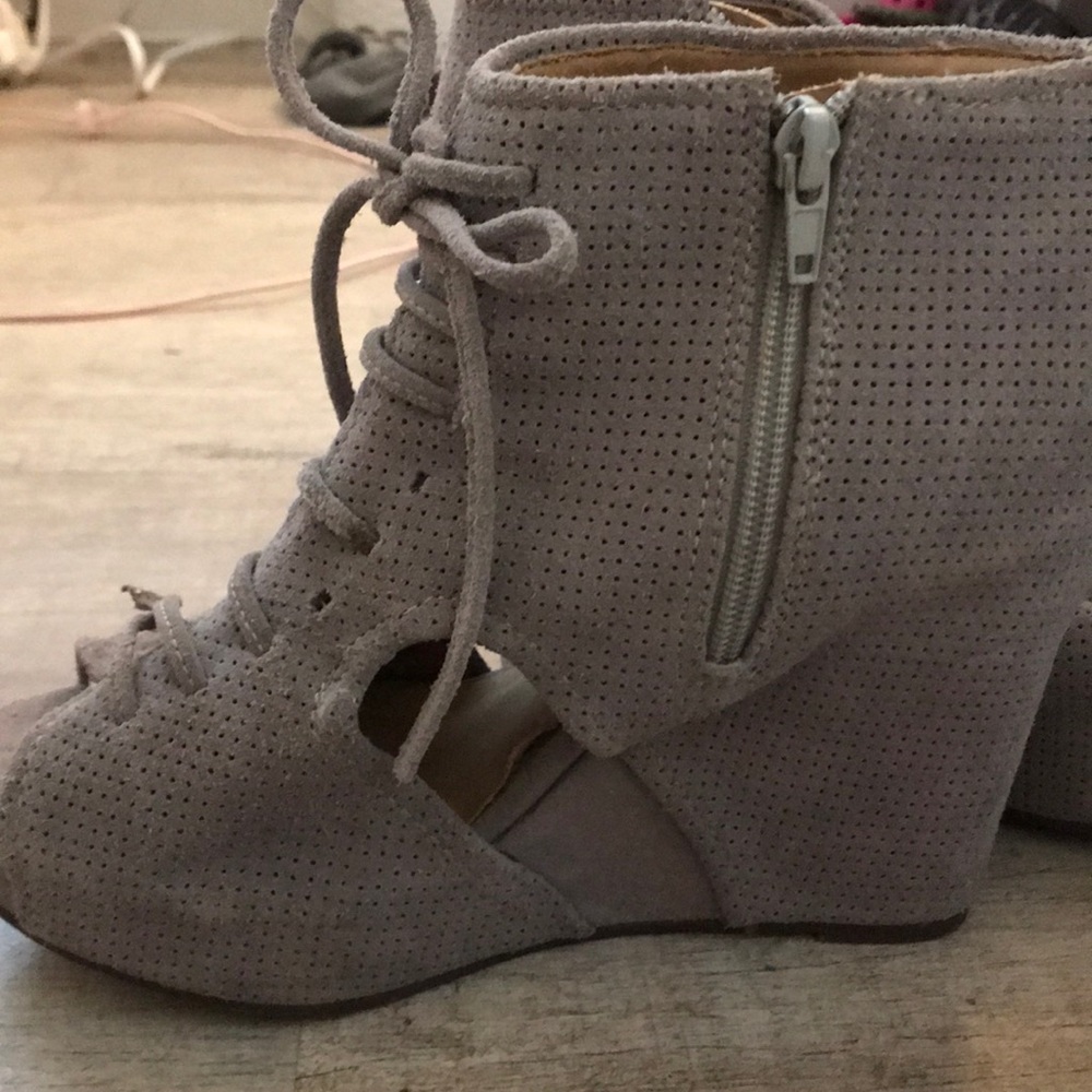 Perforated grey suede Wedge